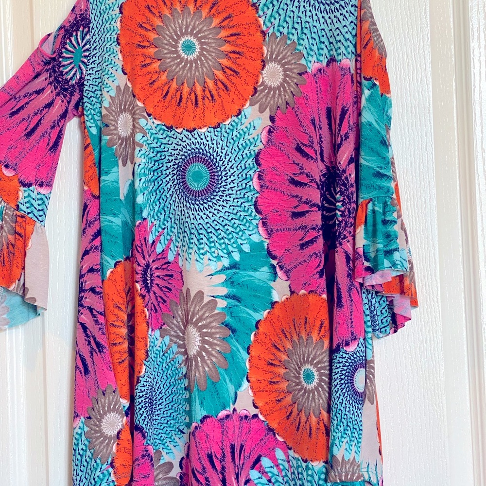 Cold, shoulder tunic